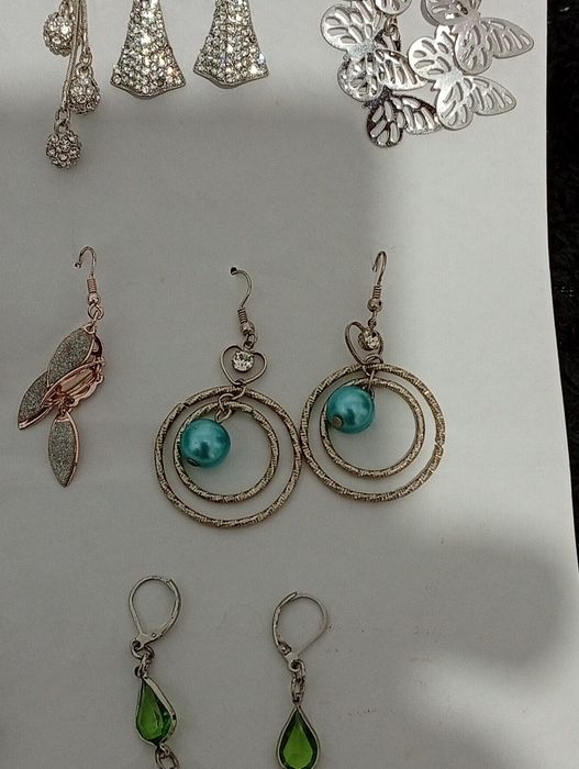 Conjunto de vários brincos todos novos