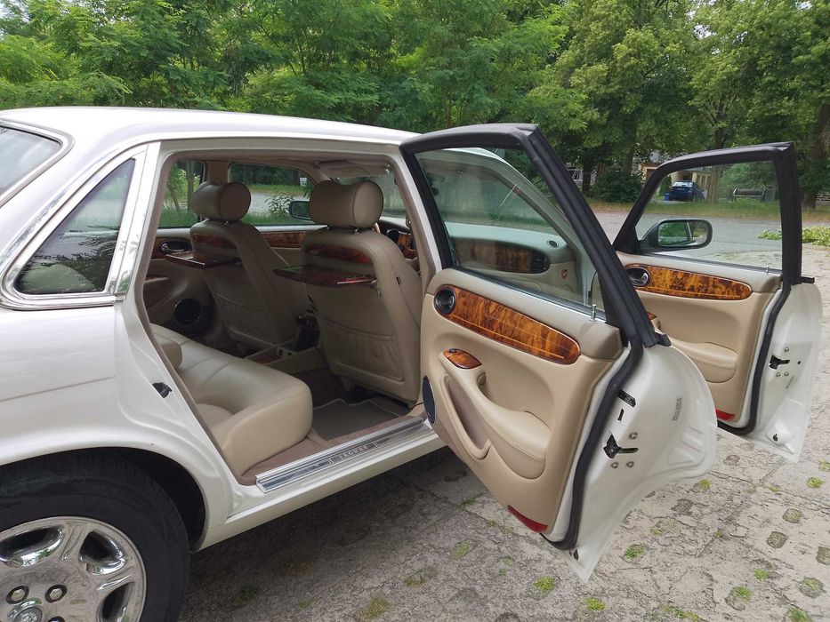 Jaguar Vanden Plas V8 Long 2003. Królewskim klasykiem do ślubu.