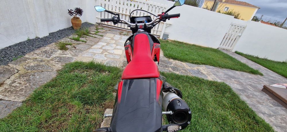 Honda crf250m.