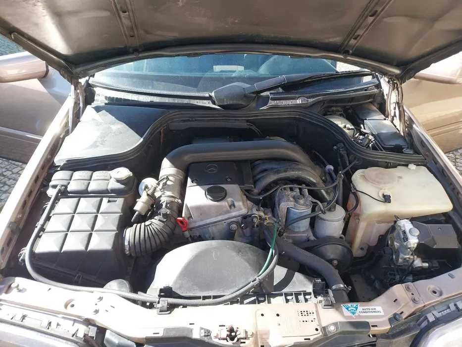 Mercedes-Benz 220 — fotografia 10
