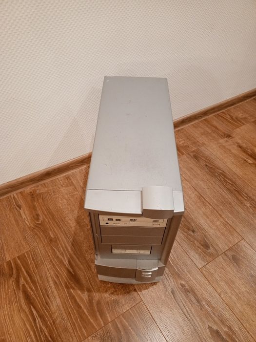 Stara obudowa komputerowa