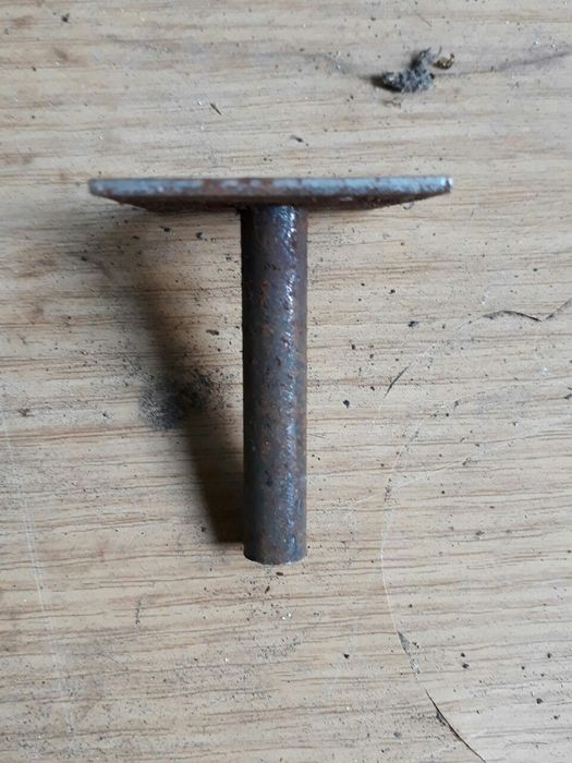 Металлическая ножка