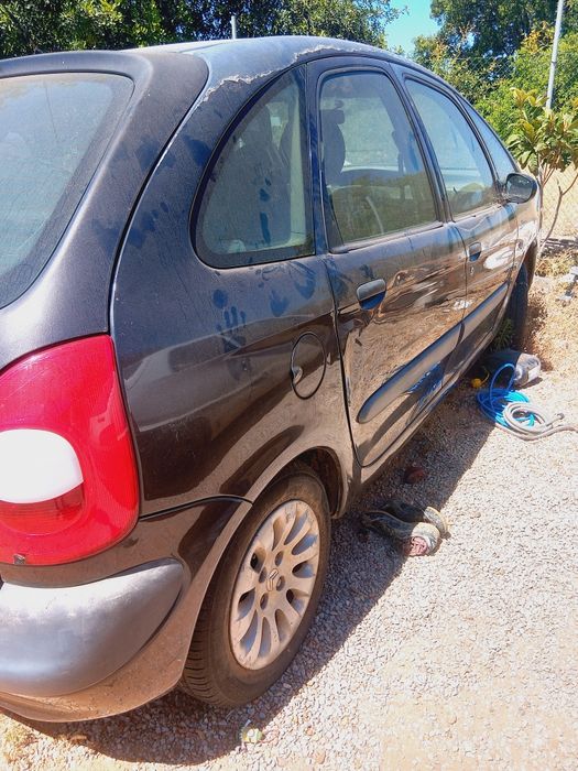 Vendo ou troco por carrinha,2.000 a diesel 5 lugares