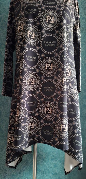 Czarna tunika z ciekawym printem Papaeazzi  Fashion 44/XXL
