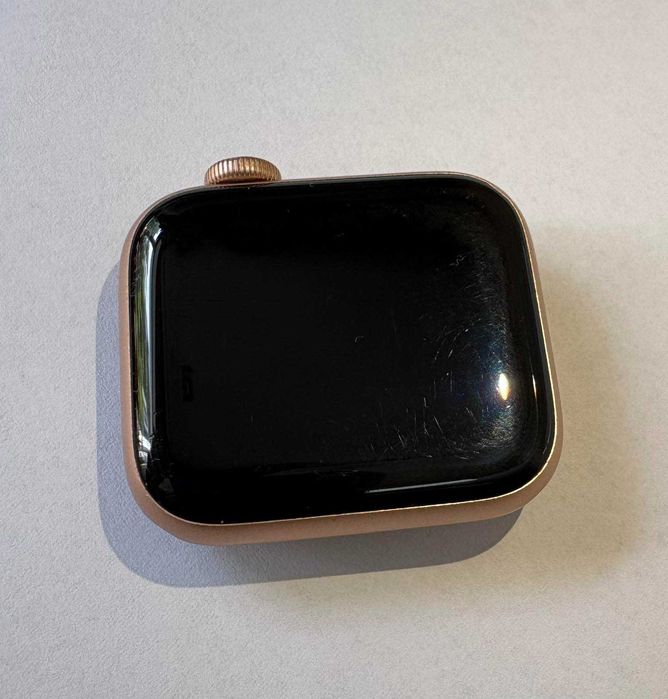 Apple Watch SE 40 mm GPS Gold | Батарея 94%