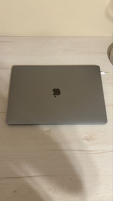 MacBook Pro 16” (2019) - INTEL
