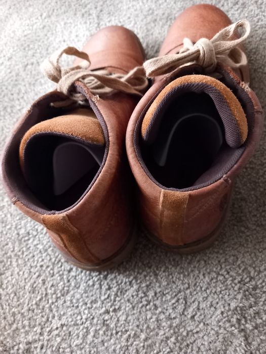 Botas de homem em pele