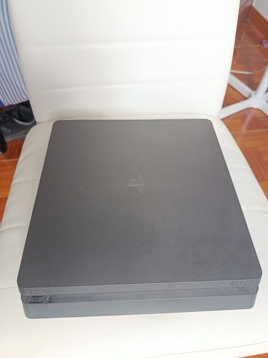 Consola Playstation 4.   avariada