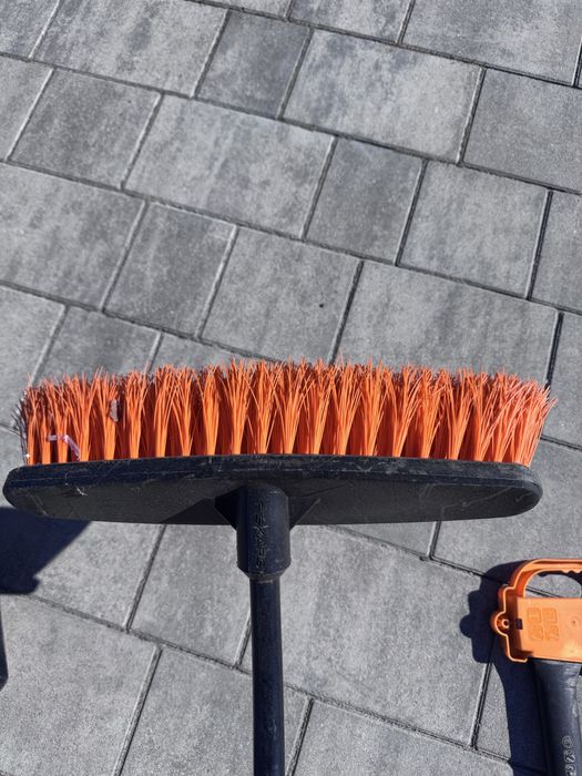 Zestaw fiskars (wertkulator + szczota + łopata + siekiera)