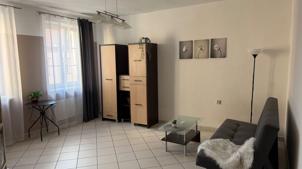 lokal na Rynku, wejście od Rynku, 1 piętro