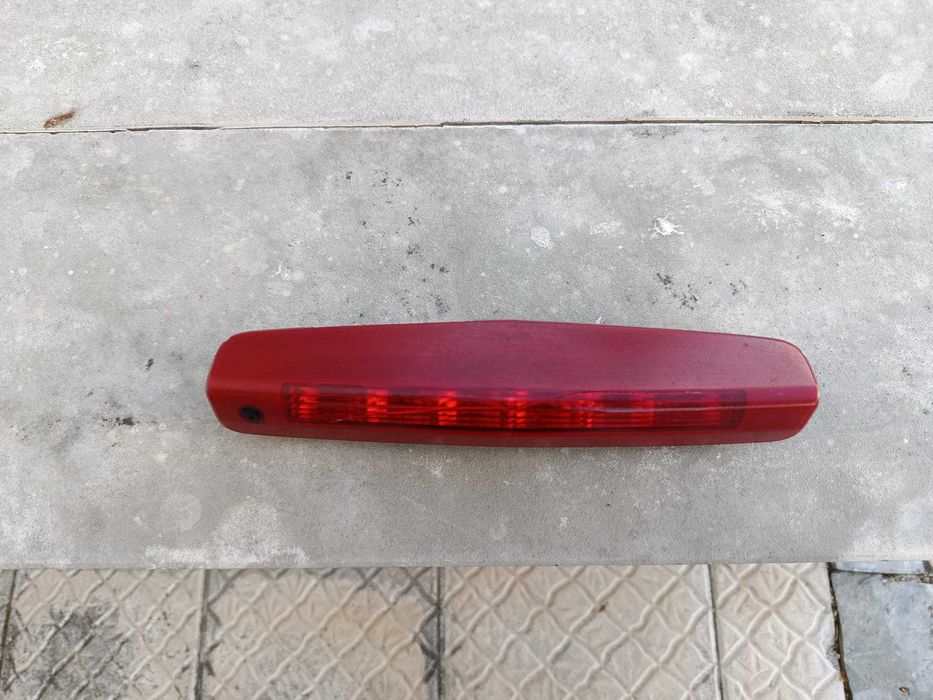 3a luz de stop - Opel Astra, com esguicho