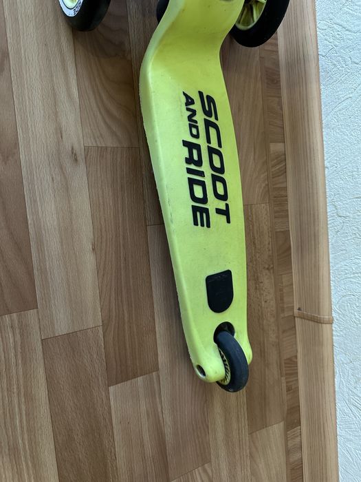 Самокат Scoot and ride