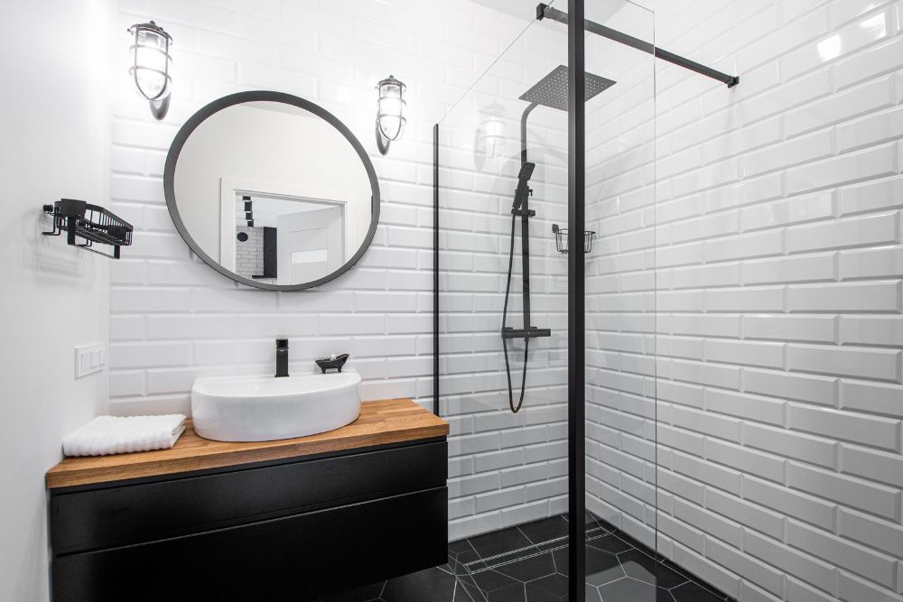 Szafka pod umywalkę - drewniany blat, prowadnice BLUM, czarne fronty