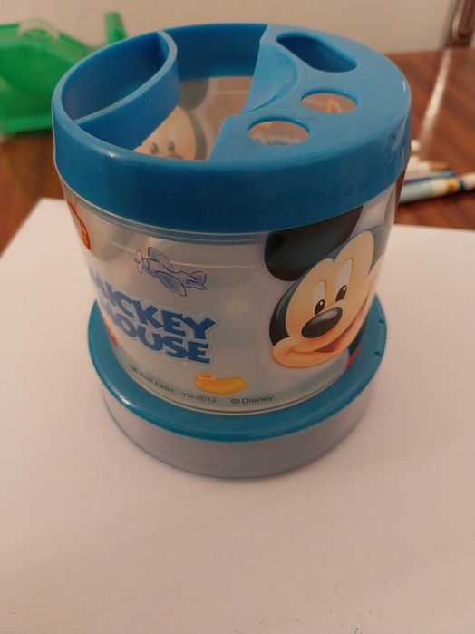 Conjunto Material Escolar com porta lápis Mickey, borracha, lápis, dispensador de fica cola, régua, esquadro, compasso e muito mais