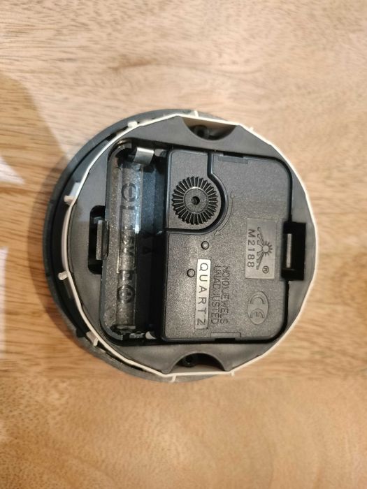 Relógio em formato de bateria