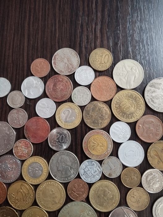 Різні монети світу.