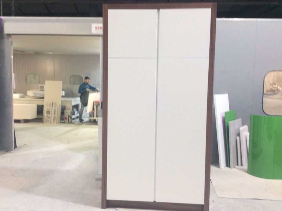 . Roupeiros por medida em hidrófobo Lacado brilho ou mate