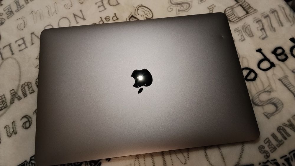 MacBook Air M1 8/256gb (с дефектом)