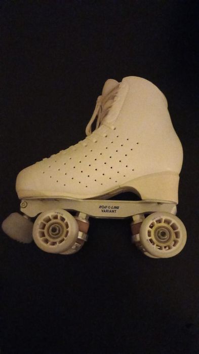 Patins, saco e proteções para patinagem artística