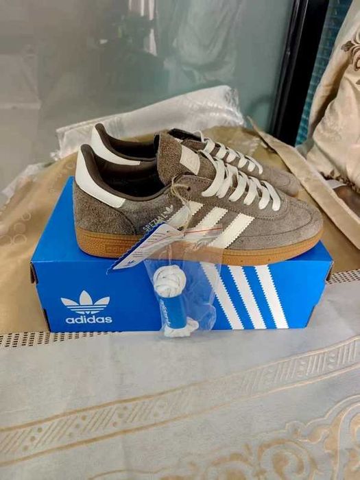 Buty damskie Trampki adidas Handball Spezial R.40