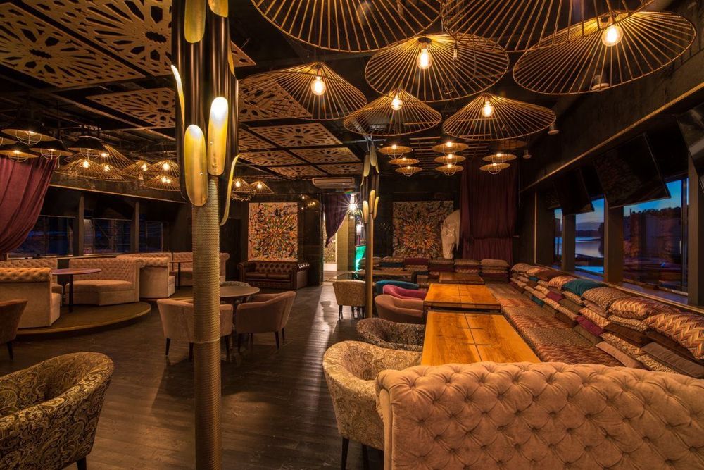 Дебаркадер - унікальний объект на воді