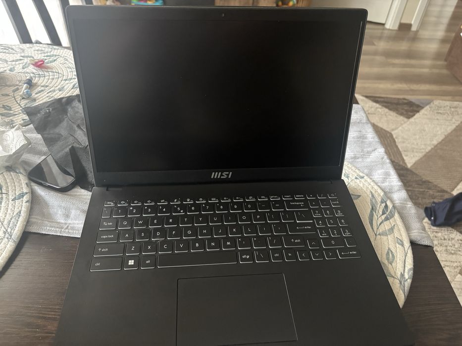 OKAZJA! Laptop MSI Modern 15 / i5-1155G7 / 8 GB / 512 SSD / WIN 11