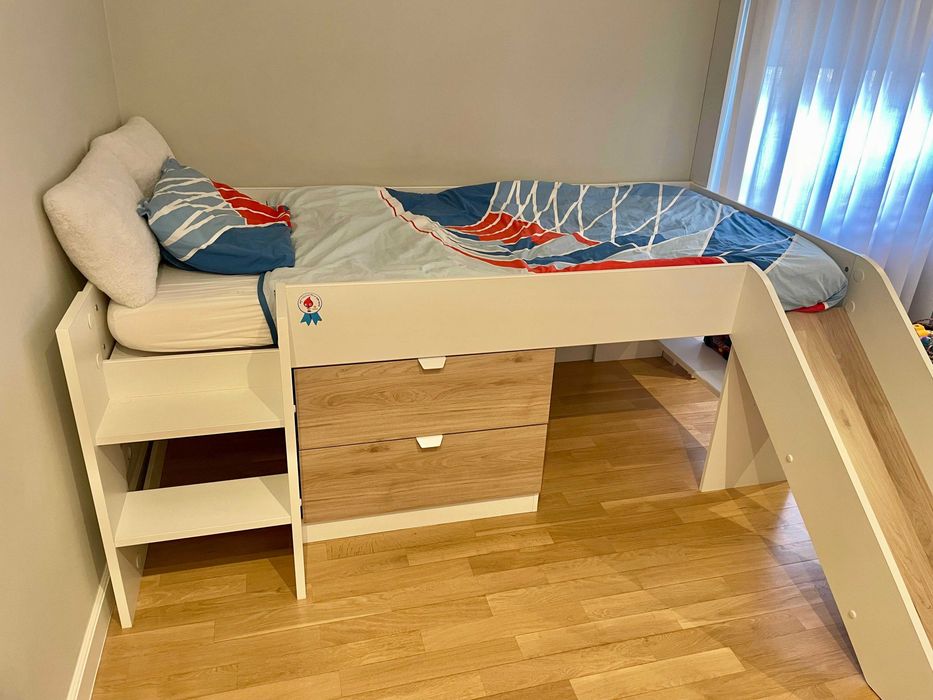 Cama infantil/junior com escorrega