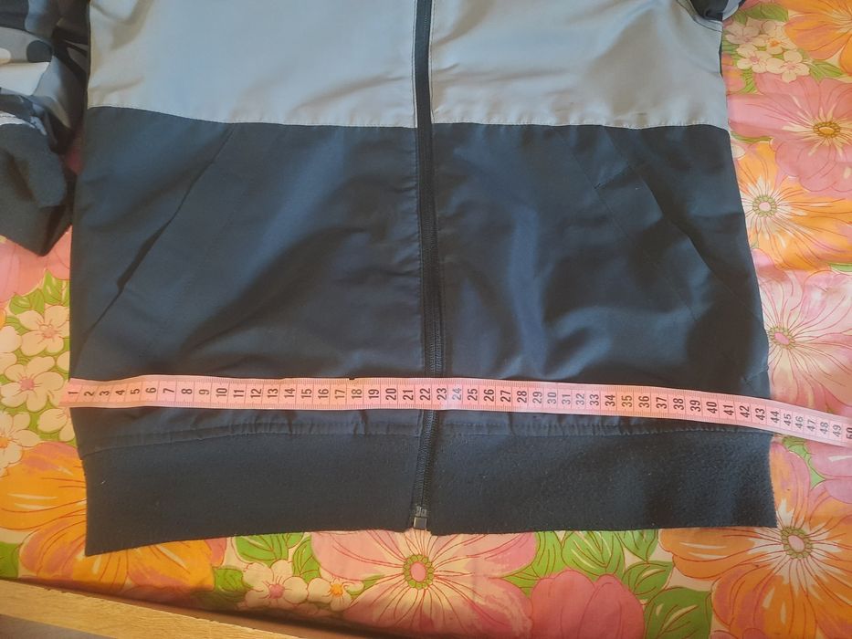 Продам куртку на весну.Хлопчик 10-11 років