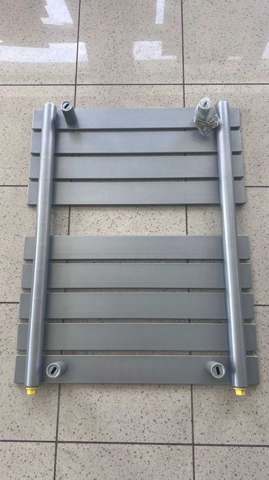 Grzejnik Łazienkowy RADECO BARI 55X69X8 srebrny