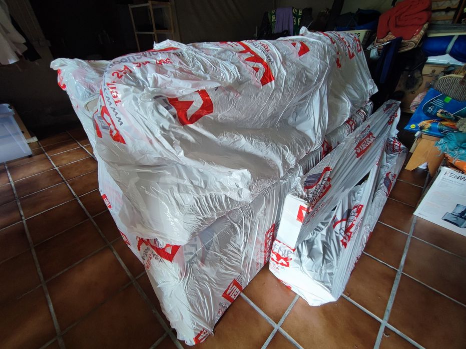 Sofá Conforama Landon bege 3 lugares conversível em cama