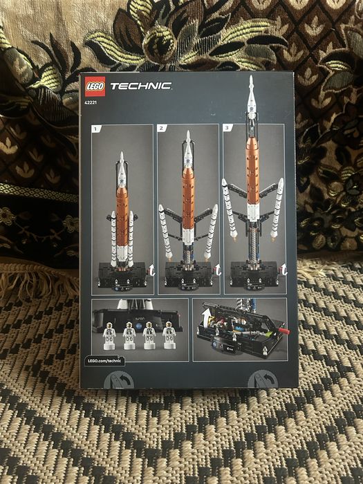LEGO Technic Ракета із системою космічного запуску NASA Artemis 42221