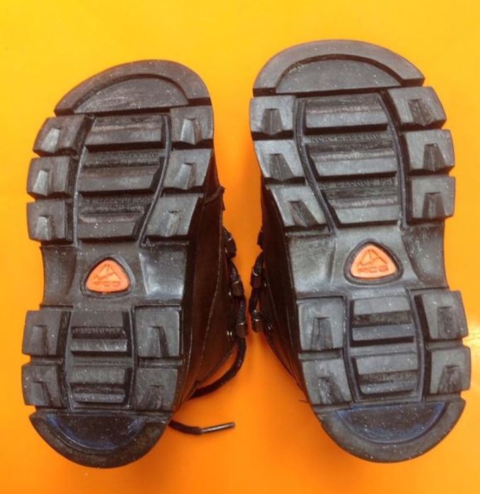 Продам детские ботиночки кроссовки Nike asg