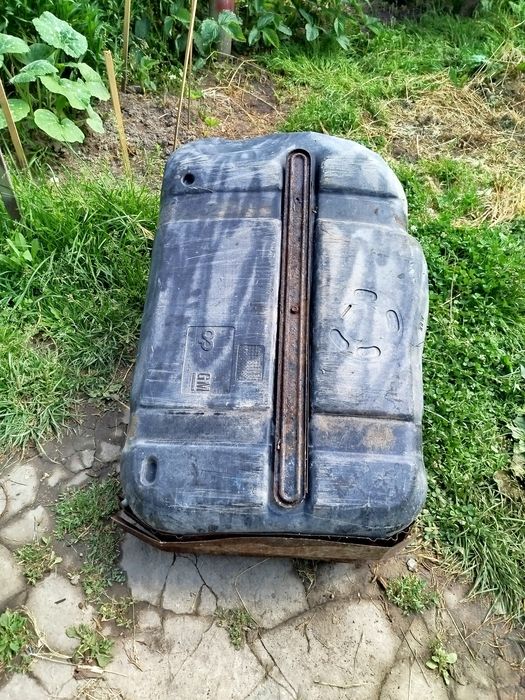 Продам топливный бак