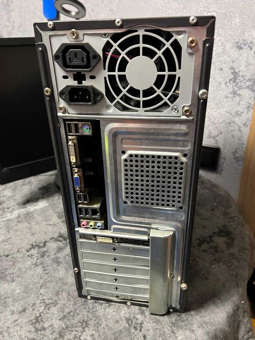 Комп'ютер ПК - Системний блок, Монітор (Комплект) 8Gb/Inlel i3/SSD 60