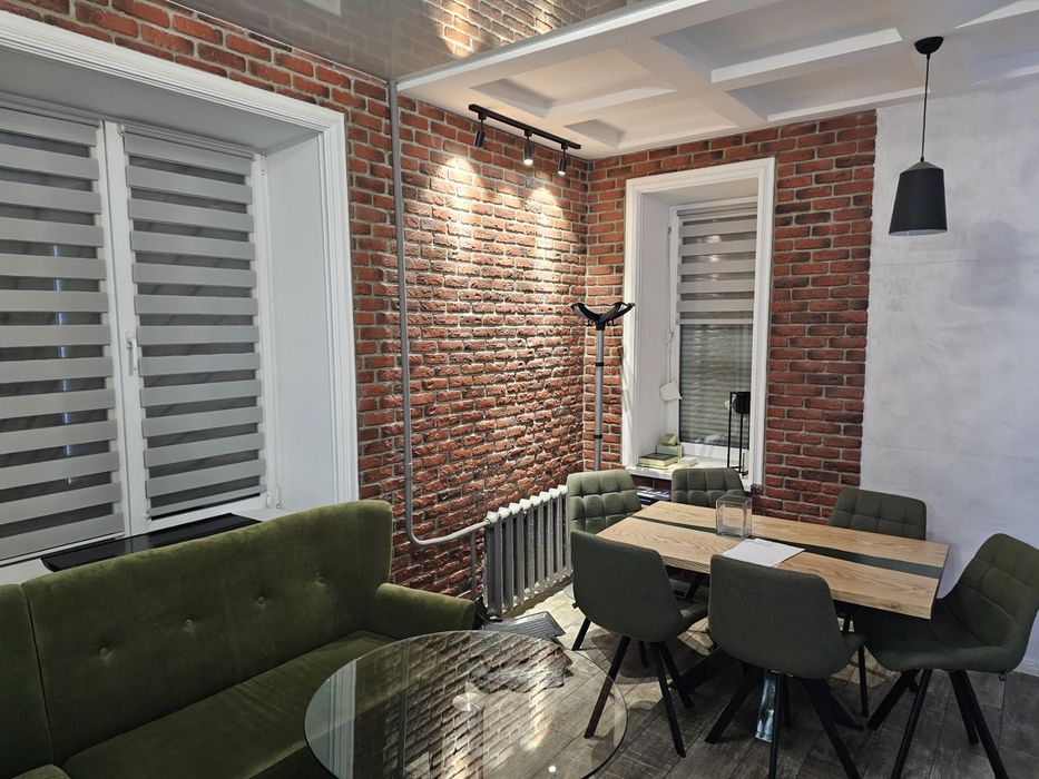 Продам офис с евроремонтом на проспекте Ивана Мазепы (около ДК Ильича)