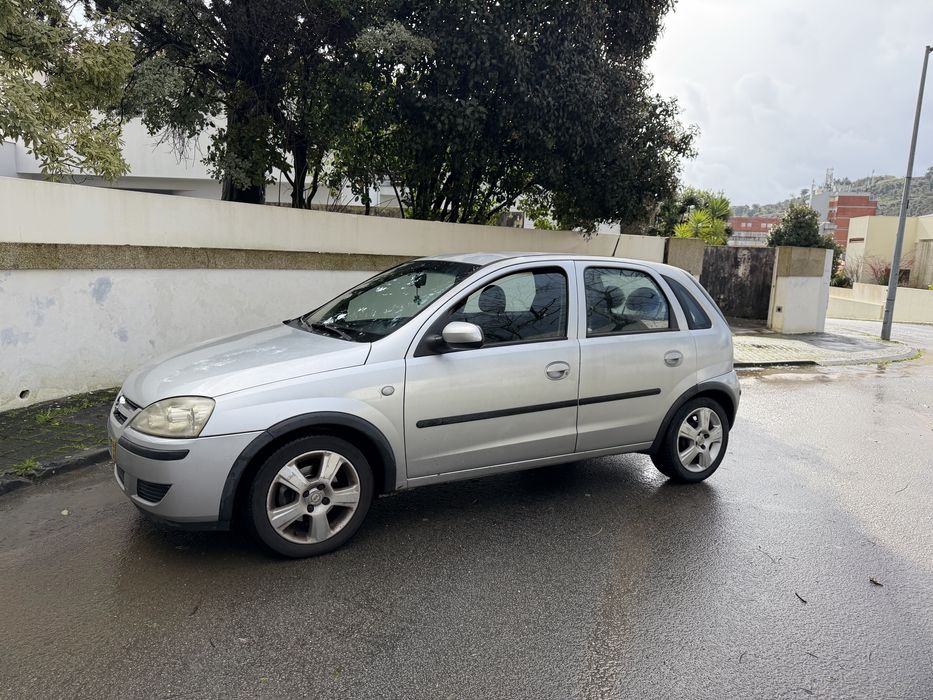 Opel Corsa 1.3 diesel - Ar Condicionado - 5lugares