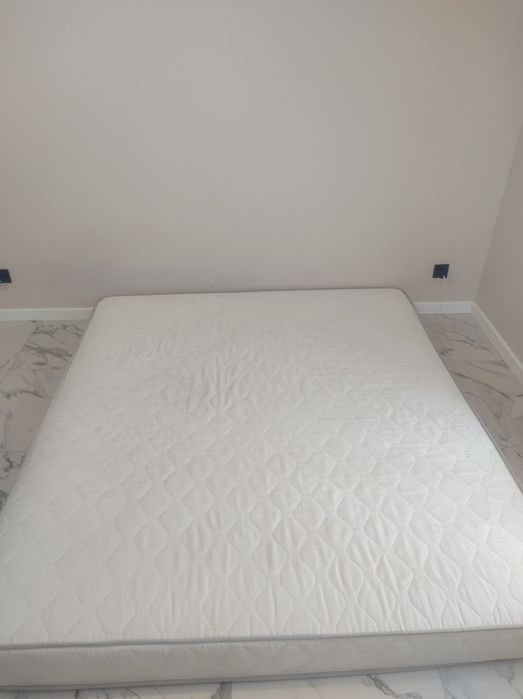 Пропоную вашій увазі Матрац дуже гарний стан.