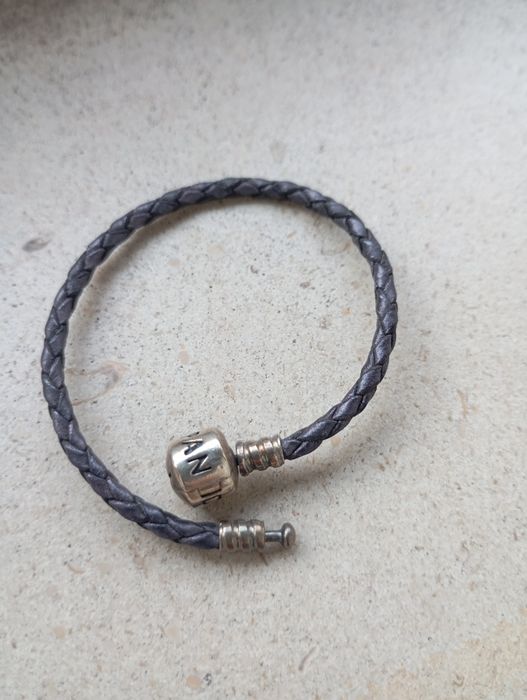 Pulseira Pandora couro usada