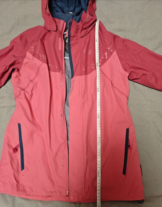 Продаю дитячою куртку jack wolfskin