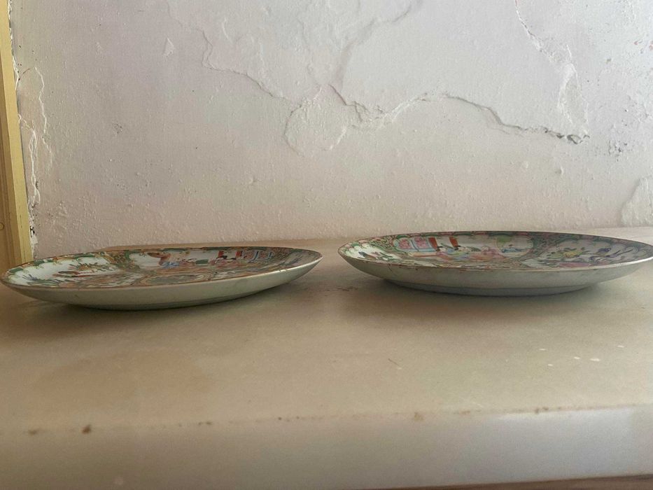 Par de pratos em porcelana chinesa dita Mandarim Sec. XIX