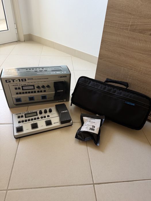 Boss GT-1B (Pedaleira de Baixo)