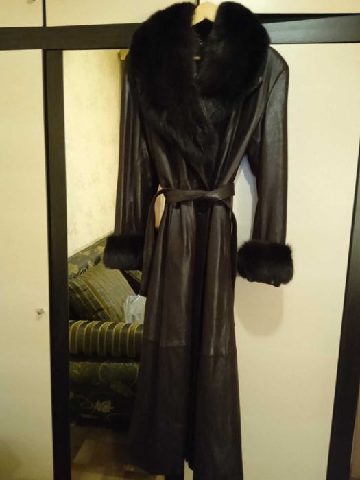 Пальто кожаное .Отличное состояние. Размер 46-48.