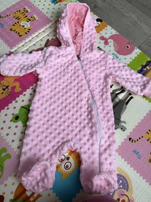 Продам комбінезон на дівчинку 62,68розмір