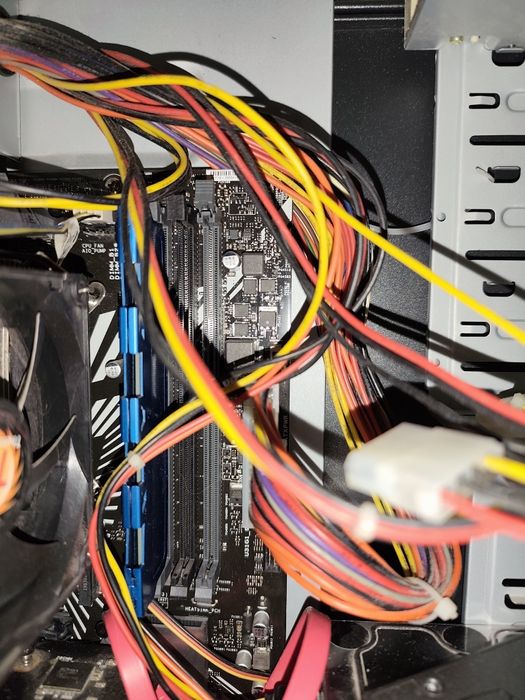 Системний блок i5-9600k/16Gb geforce 440/quadro2000