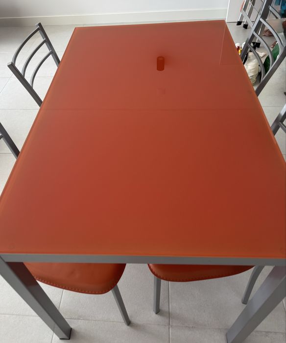 Mesa cozinha laranja + 4 cadeiras em perfeito estado de conservação