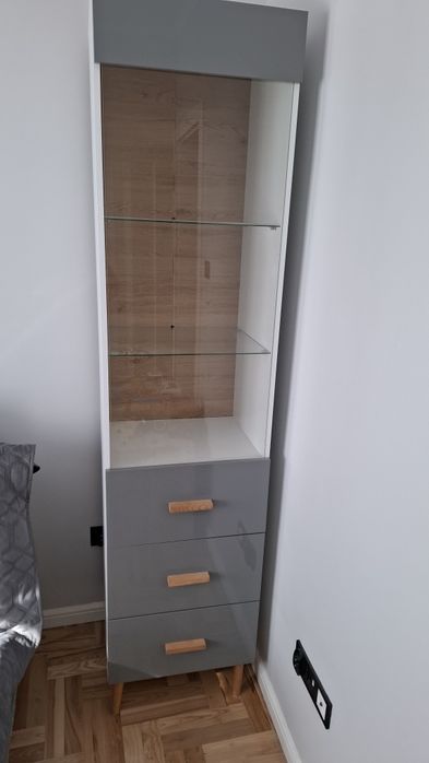 Witryna brillo, szary połysk, buk.