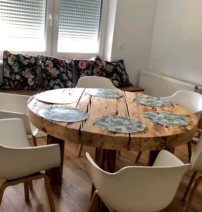 Stół okrągły ze starych belek bali ze starego drewna rustykalny loft