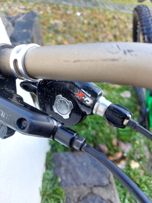 Bicicleta de downhill banshee legend mkII