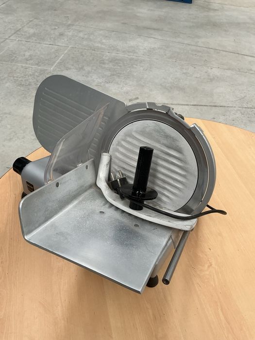 Máquina de Fatiar Frios / Fiambreira / Profissional