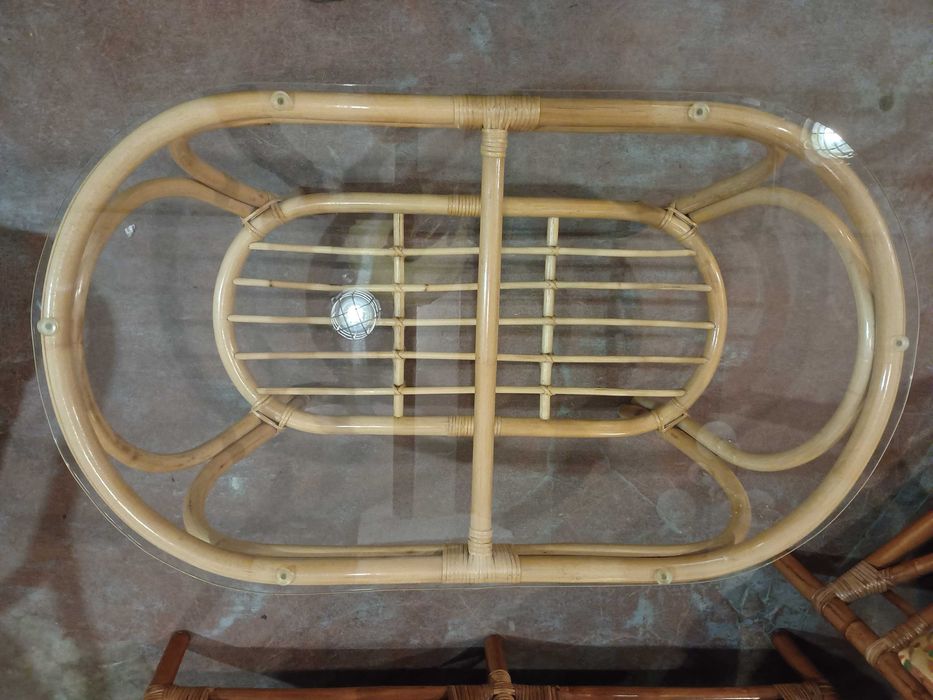 Sofa rattan z fotelami i ławą